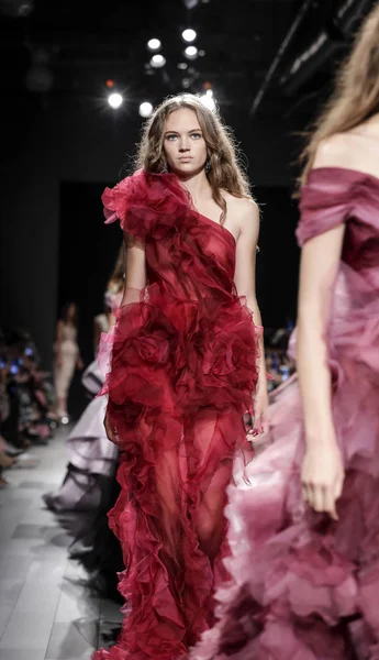 Pist modelleri yürümek