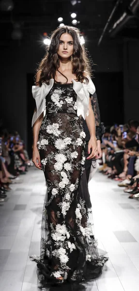 Pist modelleri yürümek