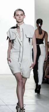 Pist modelleri yürümek