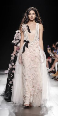 Pist modelleri yürümek