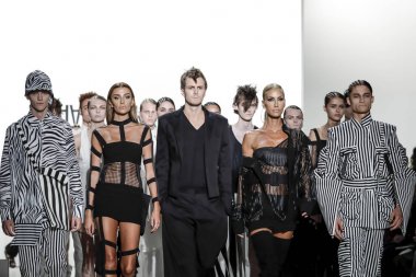 Pist modelleri yürümek