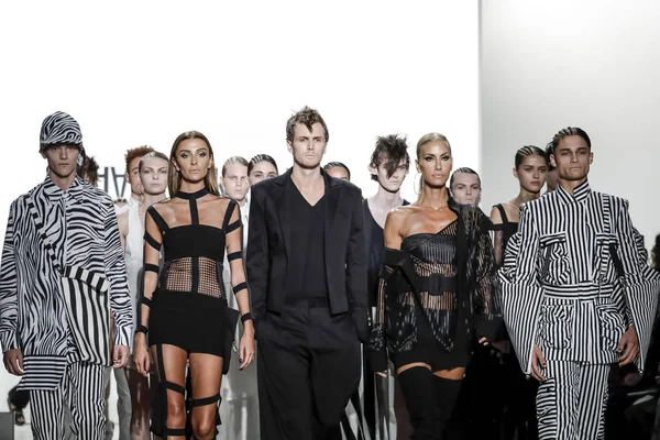 Pist modelleri yürümek