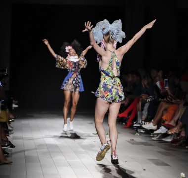  Pist modelleri yürümek