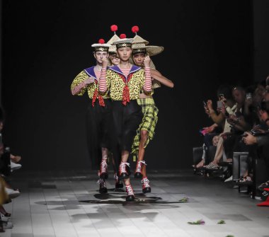 Pist modelleri yürümek