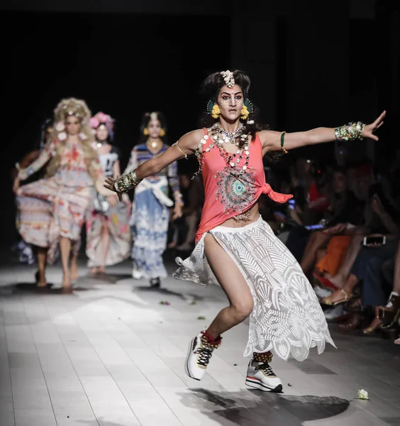  Pist modelleri yürümek