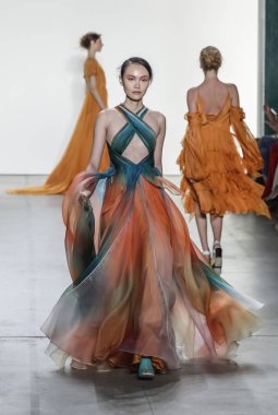 Pist modelleri yürümek