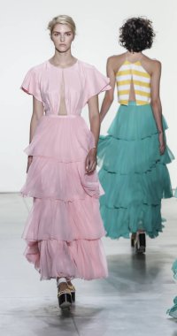 Pist modelleri yürümek