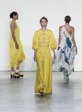 Pist modelleri yürümek