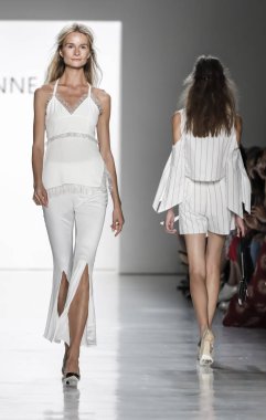 Pist modelleri yürümek