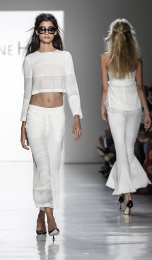 Pist modelleri yürümek