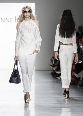 Pist modelleri yürümek