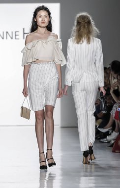 Pist modelleri yürümek