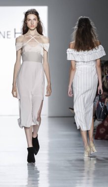 Pist modelleri yürümek