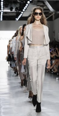 Pist modelleri yürümek 