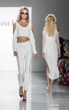 Pist modelleri yürümek