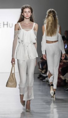 Pist modelleri yürümek