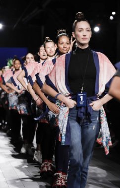 Pist modelleri yürümek