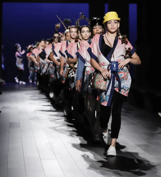 Pist modelleri yürümek