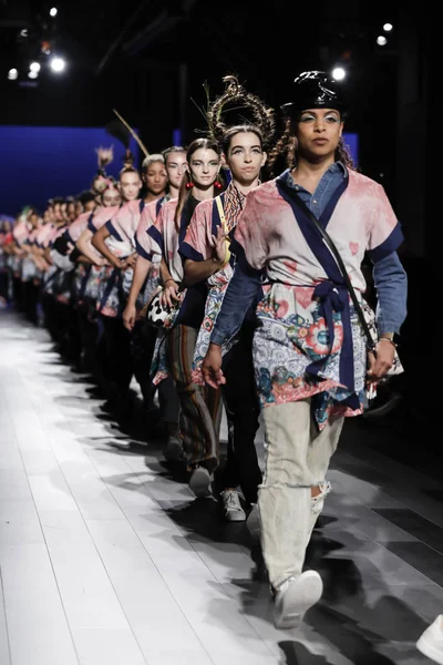 Pist modelleri yürümek