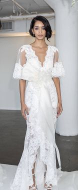 dışarı elbise modeli gösterir