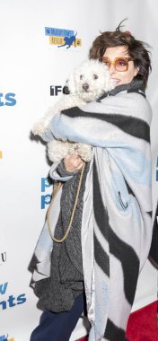 Aktris Parker Posey ile köpek