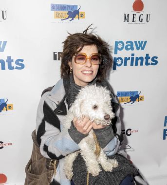 Aktris Parker Posey ile köpek