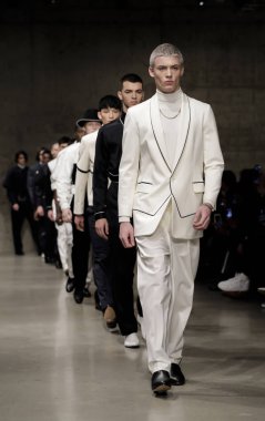 Pist modelleri yürümek