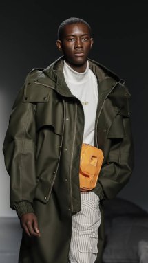 model yürüyen pist