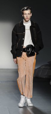 model yürüyen pist