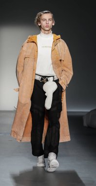 model yürüyen pist