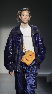 model yürüyen pist