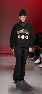 model yürüyen pist