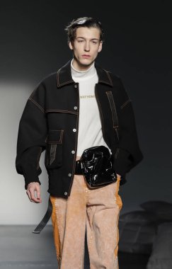 model yürüyen pist