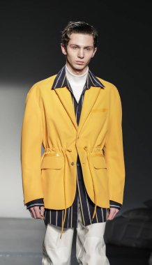 model yürüyen pist