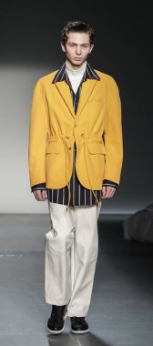 model yürüyen pist