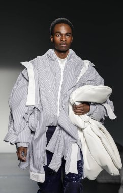 model yürüyen pist