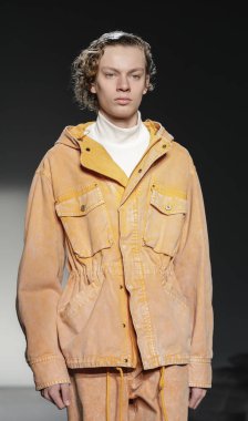 model yürüyen pist