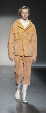 model yürüyen pist