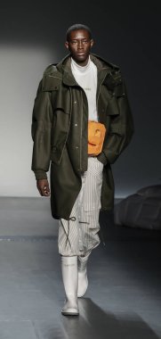 model yürüyen pist