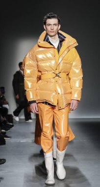 model yürüyen pist