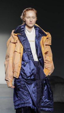 model yürüyen pist