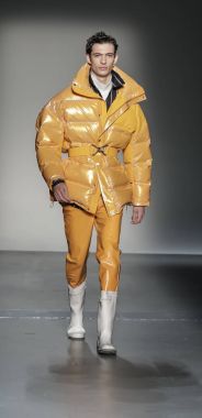 model yürüyen pist