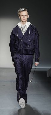 model yürüyen pist