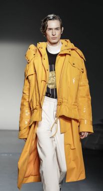 model yürüyen pist