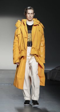 model yürüyen pist