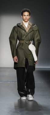 model yürüyen pist