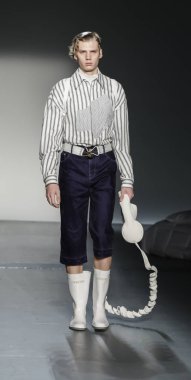 model yürüyen pist