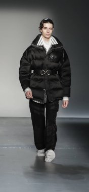 model yürüyen pist