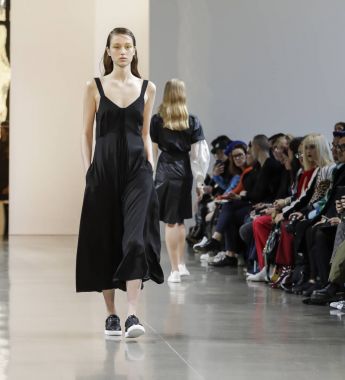 Pist modelleri yürümek