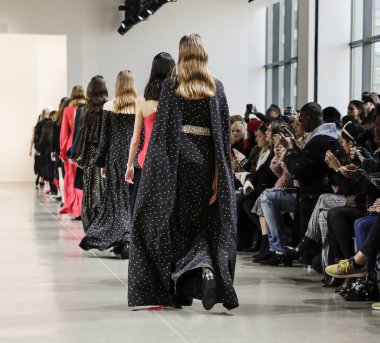 Pist modelleri yürümek